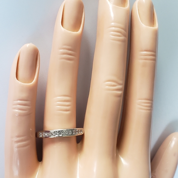 18k Channel Set Band - Picture 7 of 8